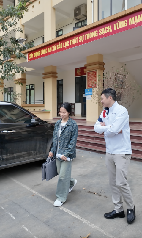 kts-bui-bang-hai-tro-chuyen-cung-em-hoc-sinh-hoan-canh-kho-khan